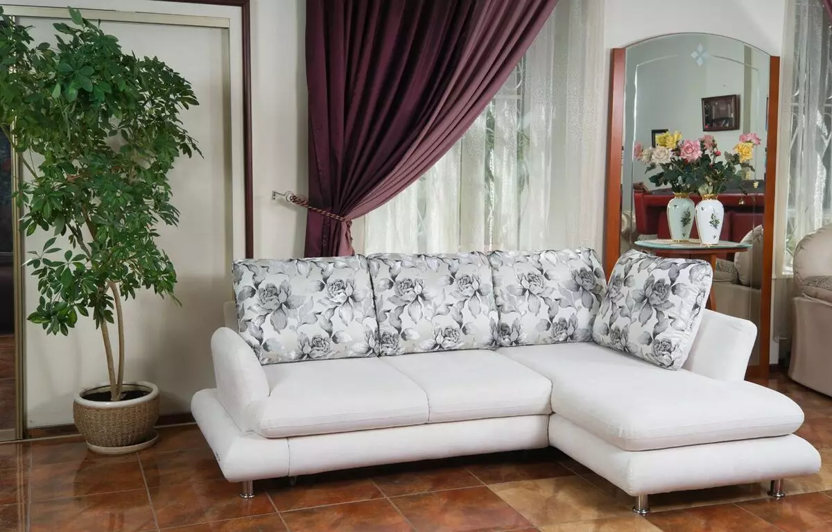 Ghế sofa với Ottoman (53 ảnh): Nó là gì? Ghế sofa accordion có thể thu vào với hai Fatomanks và mô-đun trong nội thất. Kích thước. 9148_37