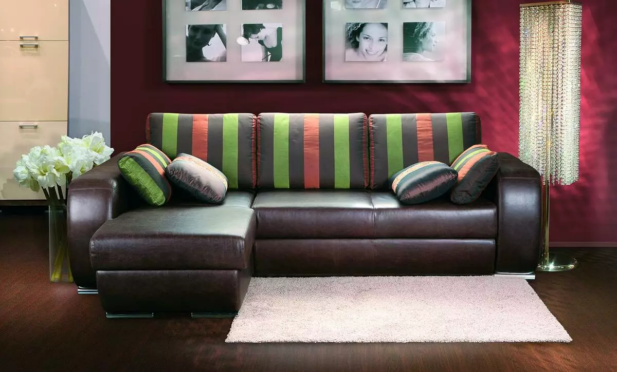 Ghế sofa với Ottoman (53 ảnh): Nó là gì? Ghế sofa accordion có thể thu vào với hai Fatomanks và mô-đun trong nội thất. Kích thước. 9148_8