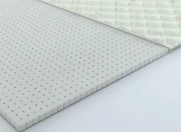 Cuberta de colchón sobre o sofá: como elixir en tamaño? Que é mellor? Descrición xeral da angular, impermeable, ortopédica e para aumentar a suavidade das tapas do colchón 9151_17
