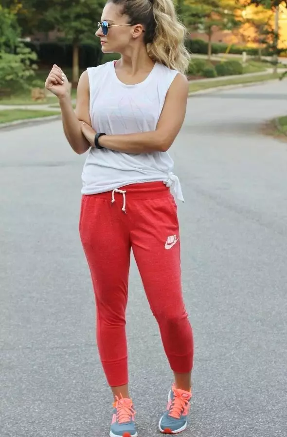 Nike Sportske hlače (79 fotografija): Ženske i muške hlače NIKE modeli 915_33