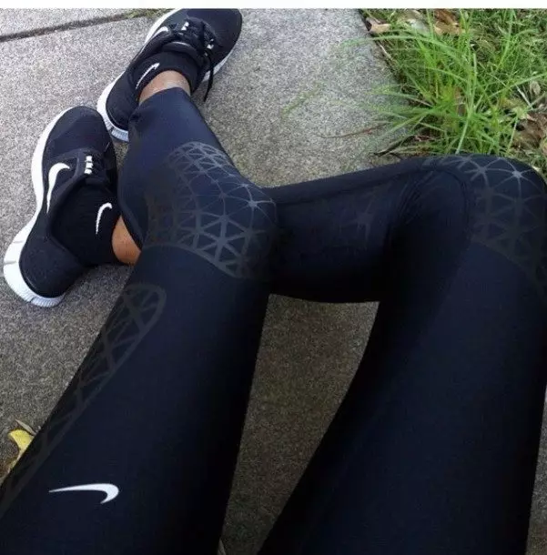 Спортивні штани Nike (79 фото): жіночі і чоловічі моделі брюк Найк 915_34