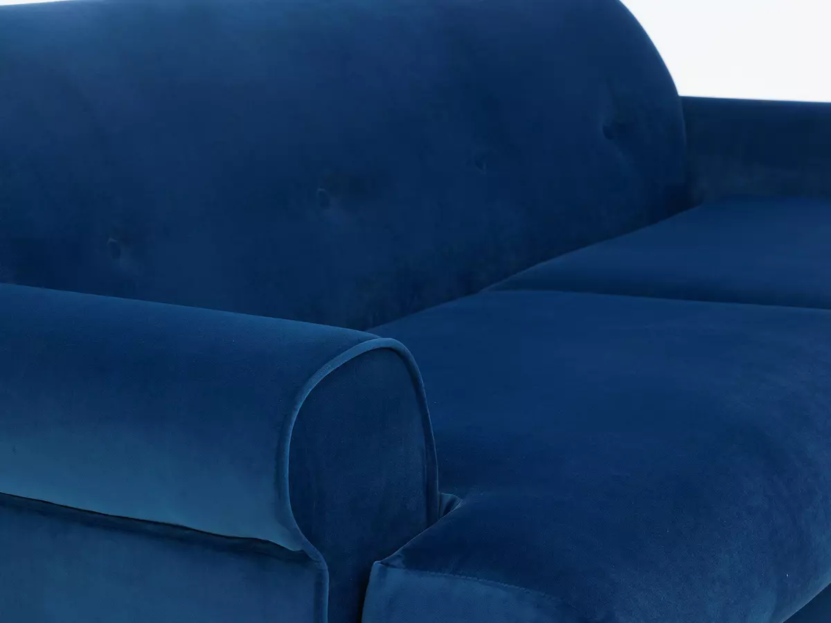 Siniset sohvat (73 kuvaa): Kulma ja suora. Tummansiniset sohvat harmaalla sisustuksella ja muissa huoneissa. Tyynyt, verhot ja taustakuvat 9172_34