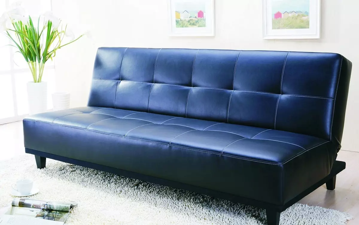 藍色沙發（73張）：角和直。深藍色的沙發在一個灰色內飾和其他房間的設計方案。枕頭，窗簾和壁紙選擇 9172_40