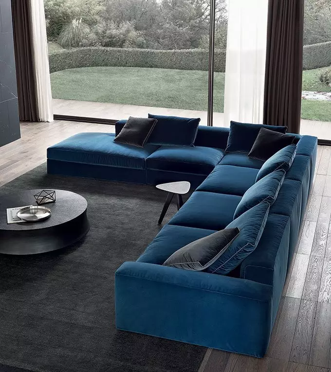 Plava sofe (73 fotografije): ugaone i ravno. Tamno plave sofe u sivom unutrašnjosti i druge opcije dizajna sobu. Izbor jastuka, zavjesa i pozadine 9172_59