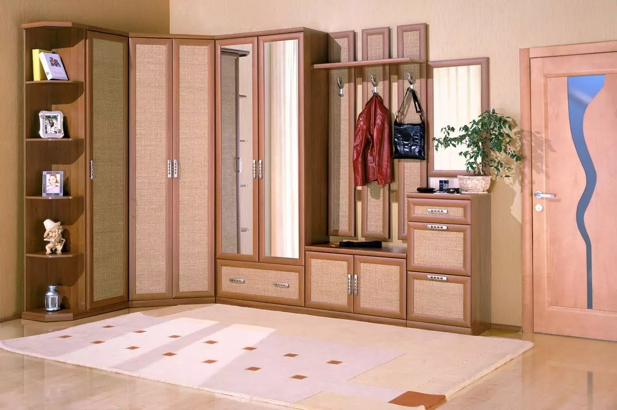 Modulära möbler för en entré (65 bilder): hörnmodul i korridoren, småstora systemdjup till 40 cm, vita väggar, wenge färgmöbler och andra alternativ 9177_56