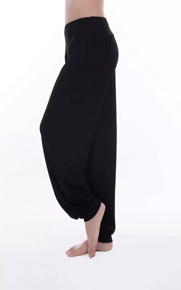 Модни панталони 2021: Стилски модели на жени, модни трендови 917_110