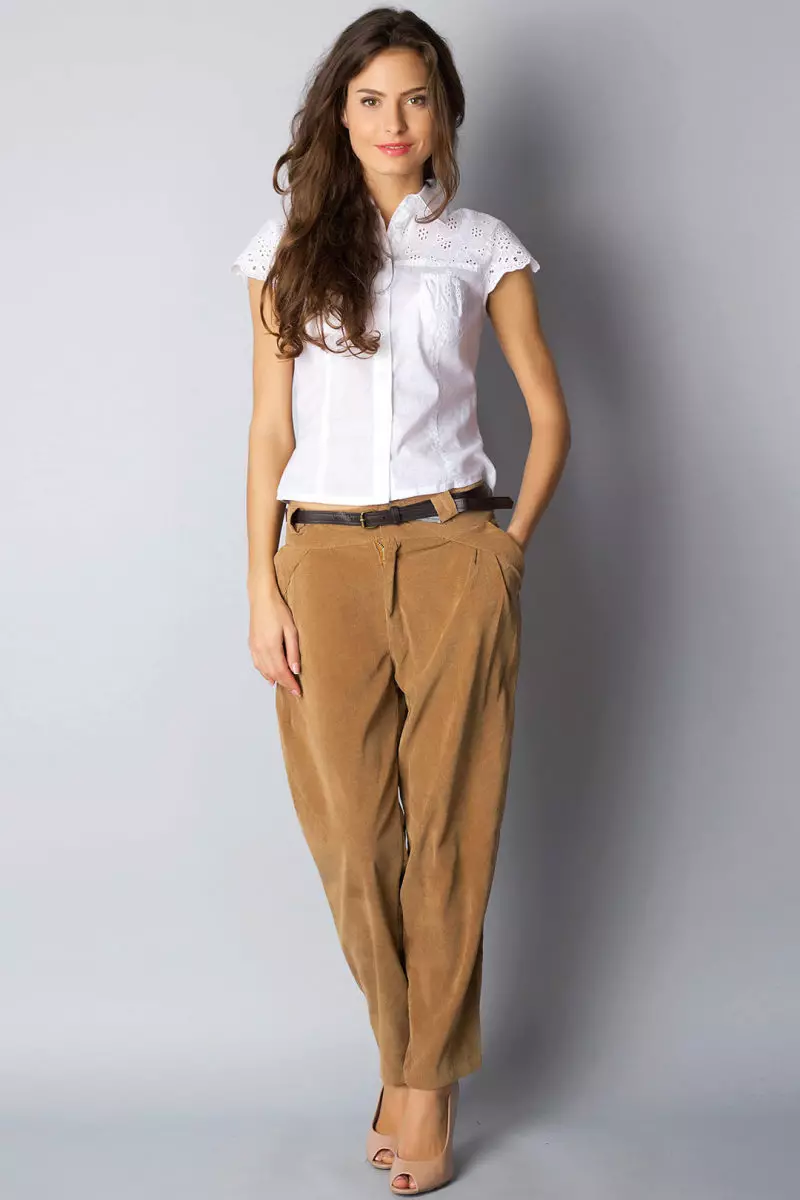 Pantallona të modës 2021: Modelet elegant të grave, tendencat e modës 917_96