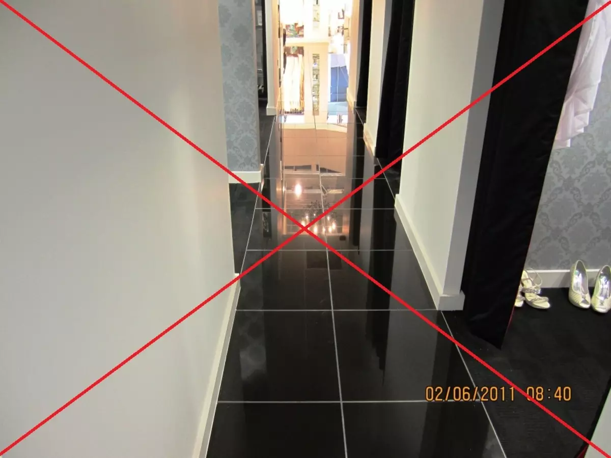 Piastrella sul pavimento nel corridoio (99 foto): opzioni per la progettazione di piastrelle del pavimento nel corridoio. Modelli realizzati in gres porcellanato, cellule di piastrelle e altre belle opzioni 9181_10