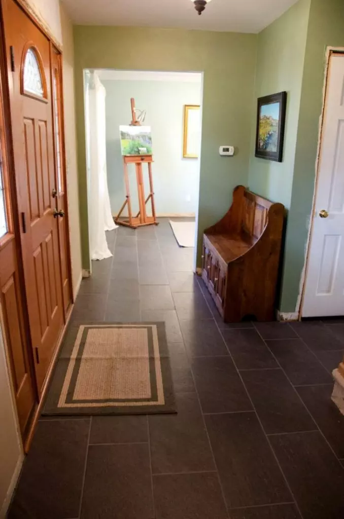 Tile põrandal koridoris (99 pildid): võimalused disain põrandaplaadid koridoris. Mustrid on valmistatud portselanist kivist, plaatide rakud ja teised ilusad võimalusi 9181_37
