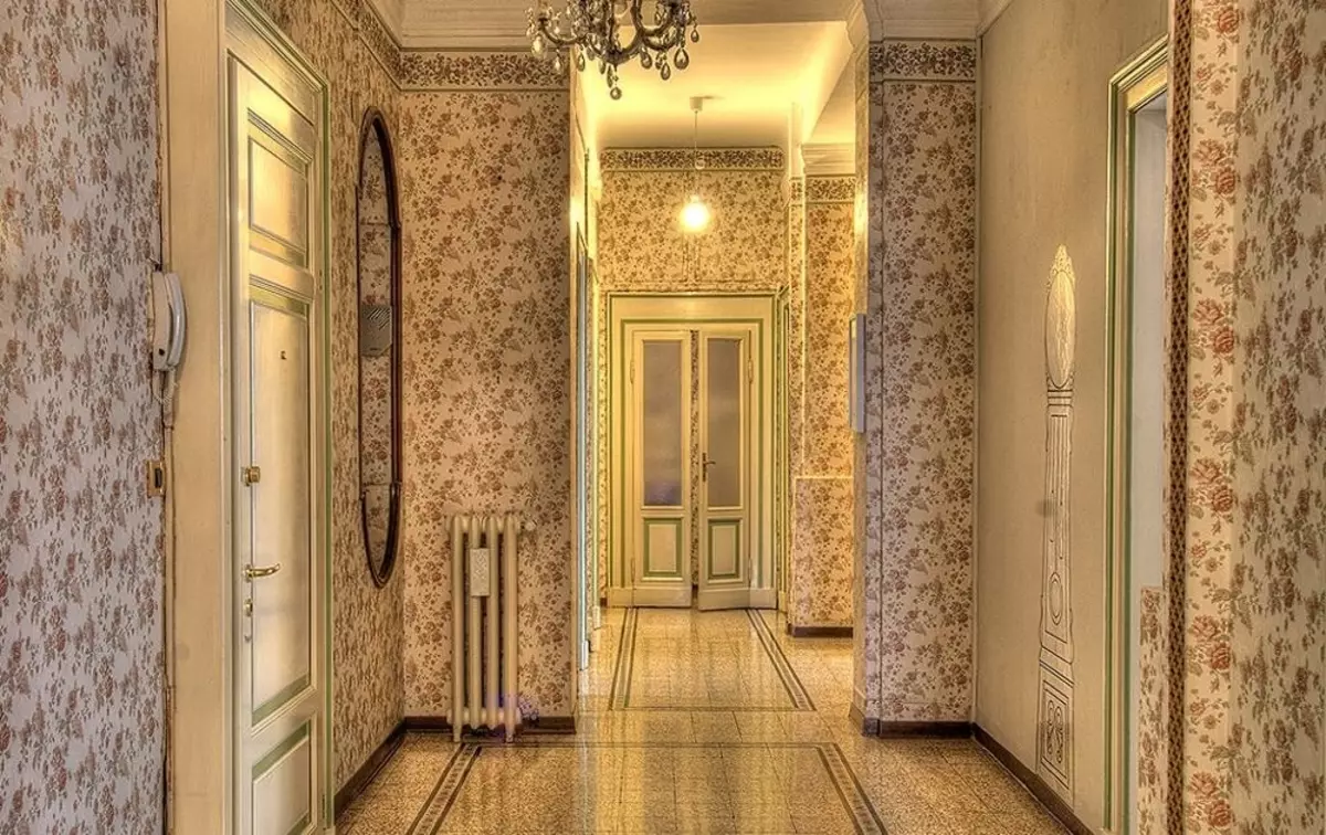廊下、廊下（121写真）の壁紙：壁紙のデザイン、暗くて軽いドア、洗濯ゆがり、縞模様、白と緑の壁紙 9183_102