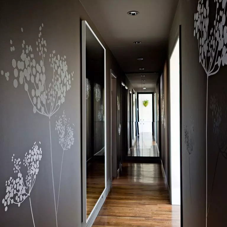廊下、廊下（121写真）の壁紙：壁紙のデザイン、暗くて軽いドア、洗濯ゆがり、縞模様、白と緑の壁紙 9183_48