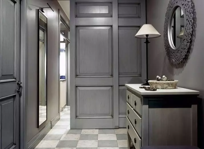 Сіра передпокій (65 фото): ідеї дизайну коридору в сіро-білих і інших тонах. Стіни і двері, підлогу і меблі в сірому кольорі в інтер'єрі 9187_13