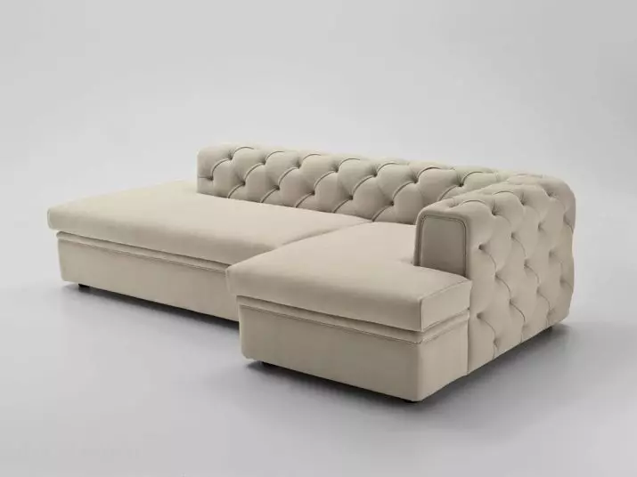 Sofa na tie ya gari (picha 43): kitanda na kitanda cha sofa, folding classic na 2-seater bila silaha, mifano katika mambo ya ndani 9190_23