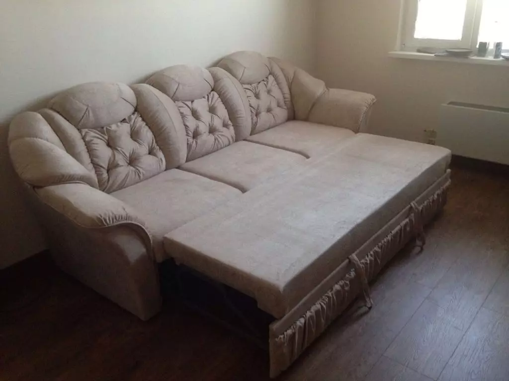 Изчислен диван (87 снимки): високо-тестови преки модели 140 см ширина, 120 см и 160 см, книга и други механизми за трансформация 9194_17