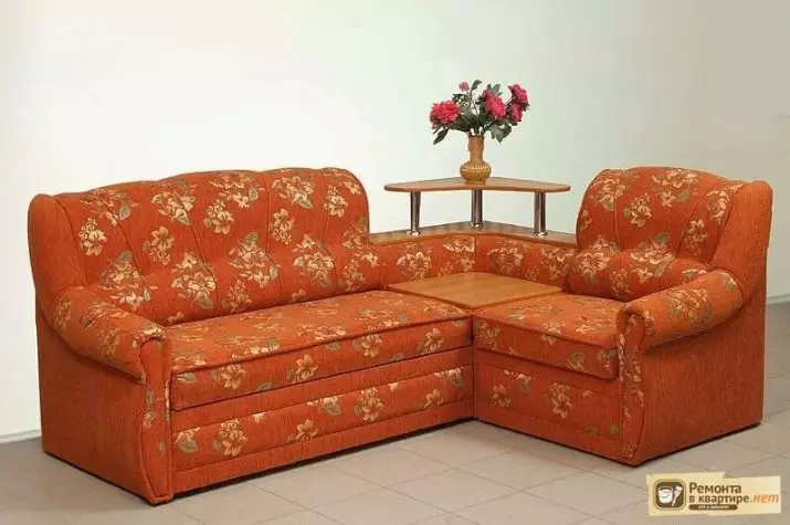 Apskaičiuota sofa (87 nuotraukos): aukšto lygio tiesioginiai modeliai 140 cm pločio, 120 cm ir 160 cm, knygos ir kiti transformacijos mechanizmai 9194_56