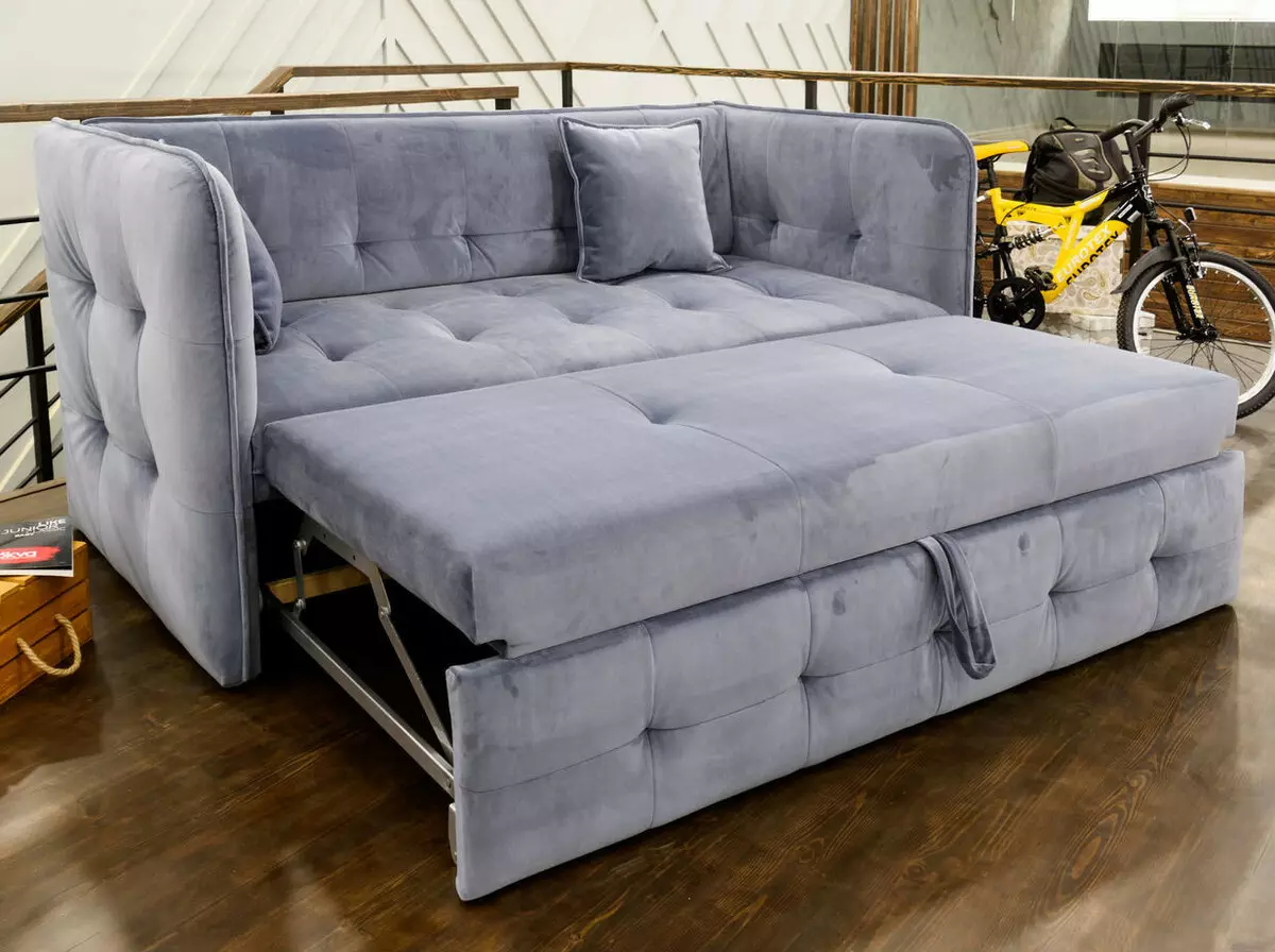 Berekkene sofa (87 foto's): Direkte modellen fan hege tiid 140 sm breed, 120 sm en 160 sm, boek en oare transformaasje meganismen 9194_60