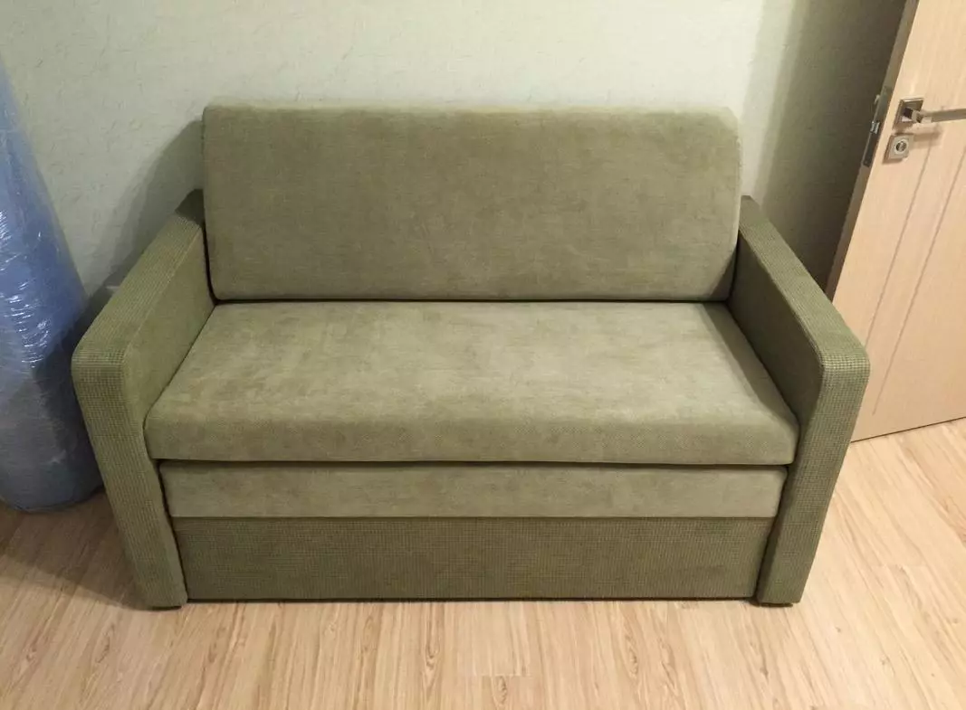 Bitung sofa (87 foto): Model langsung-wektu kanthi ukuran 140 cm, 120 cm lan 160 cm, buku lan mekanisme transformasi liyane 9194_62