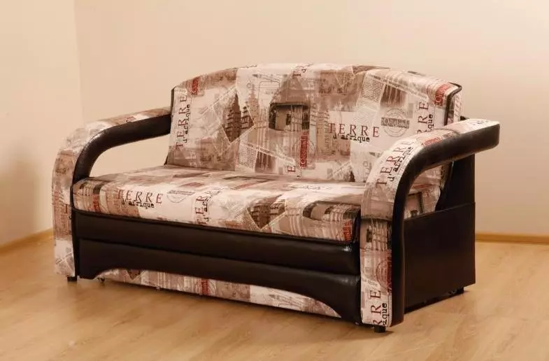 Berekende sofa (87 foto's): hoogtijdige directe modellen 140 cm breed, 120 cm en 160 cm, boek en andere transformatiemechanismen 9194_64