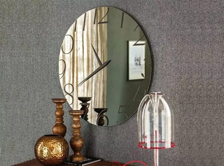 Wall mirrors in the hallway (60 photos): Choose in the hallway large mirrors with backlight on the wall, mounted structures in full growth and models with clock 9199_14