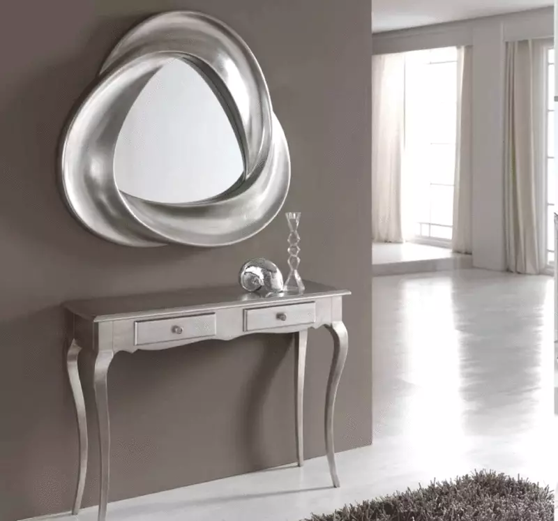 Cermin dinding di lorong (60 gambar): Pilih di lorong-lorong yang besar cermin dengan lampu latar di dinding, struktur yang dipasang dalam pertumbuhan penuh dan model dengan jam 9199_25