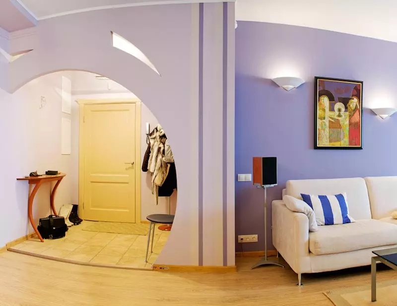 Дизайнът на коридора (86 снимки): най-добрите идеи за създаване на красив интериор на коридора в обичайния апартамент, примери на проекта 9205_9