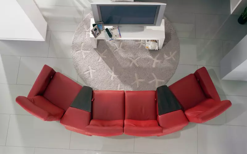 Үй кинотеатры үшін диван таңдаңыз: Теледидарды көру үшін ыңғайлы бұрыштық дивандар. SOFA диванымен бөлме дизайны 9208_18