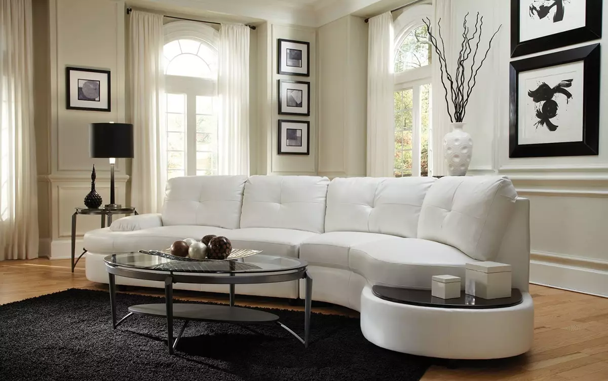 Ghế sofa trắng trong nội thất (52 ảnh): Angular andward, chọn một lượng lớn cho khách và đôi, cổ điển và các mô hình khác 9214_11