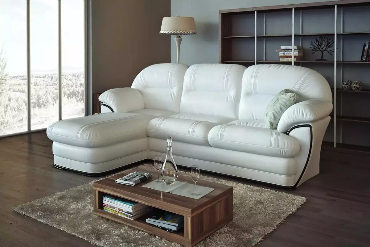 أريكة بيضاء في الداخل (52 صور): الزاوي ومباشرة، واختيار كبيرة للضيوف ونماذج مزدوجة، الكلاسيكية وغيرها 9214_24