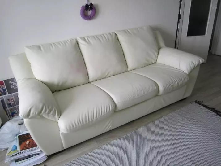 Ghế sofa trắng trong nội thất (52 ảnh): Angular andward, chọn một lượng lớn cho khách và đôi, cổ điển và các mô hình khác 9214_26