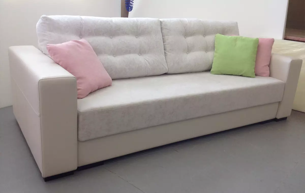 內飾的白色沙發（52張照片）：角度和直線，為客人提供大型，雙人，經典等型號 9214_29