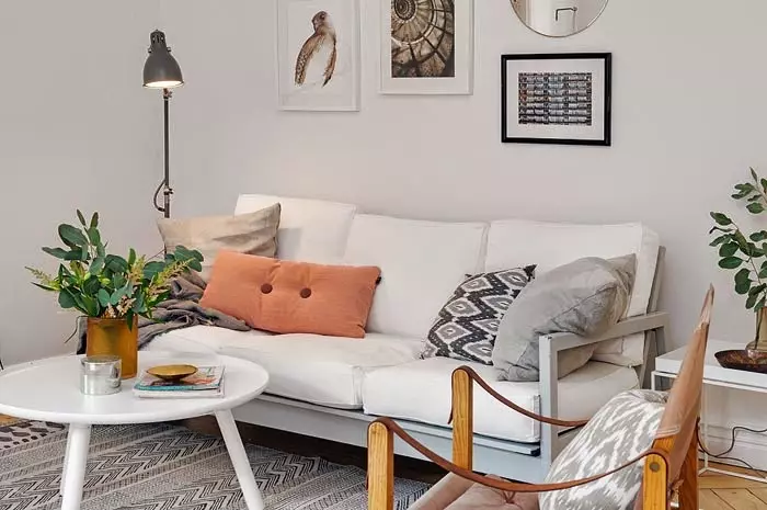 Ghế sofa trắng trong nội thất (52 ảnh): Angular andward, chọn một lượng lớn cho khách và đôi, cổ điển và các mô hình khác 9214_40