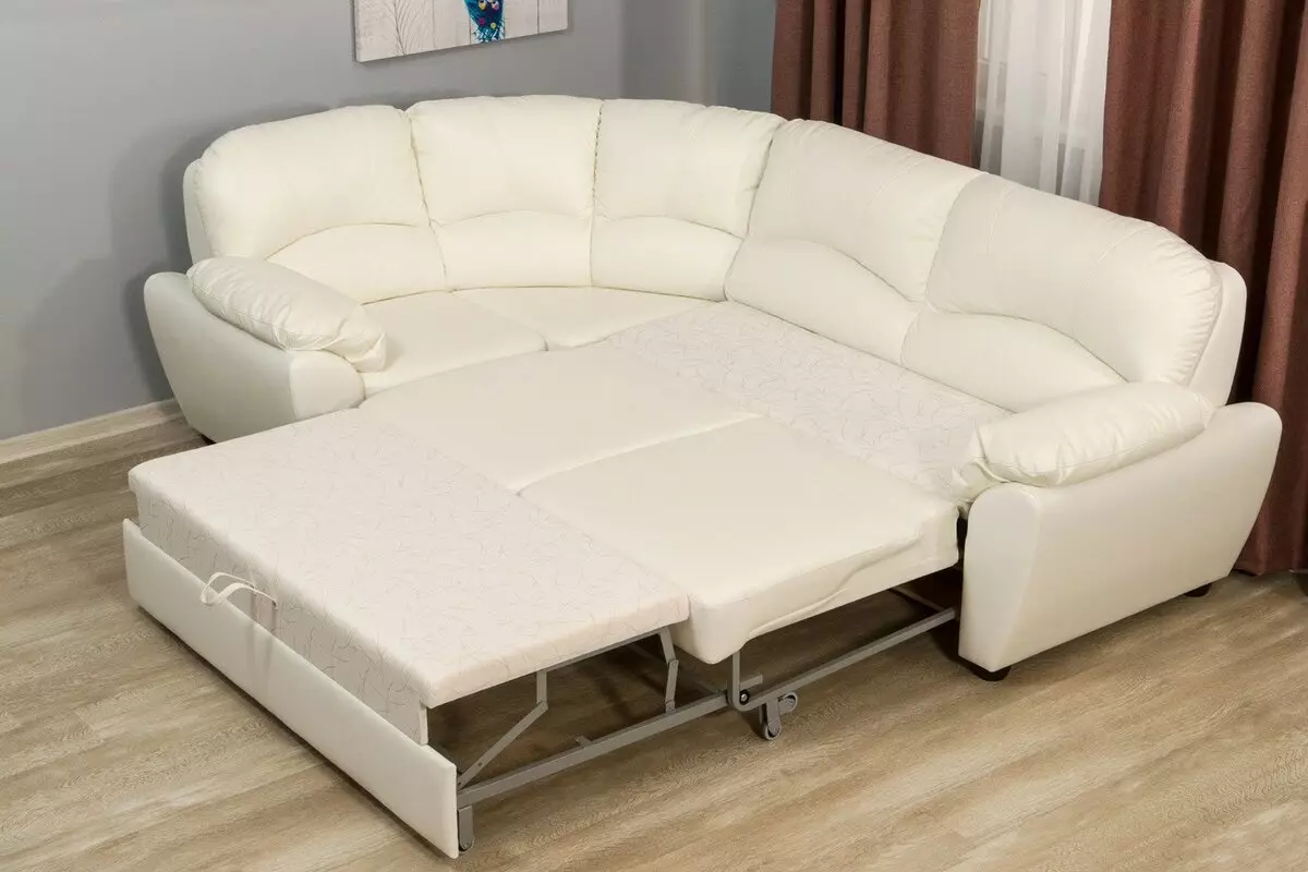 Ghế sofa trắng trong nội thất (52 ảnh): Angular andward, chọn một lượng lớn cho khách và đôi, cổ điển và các mô hình khác 9214_44
