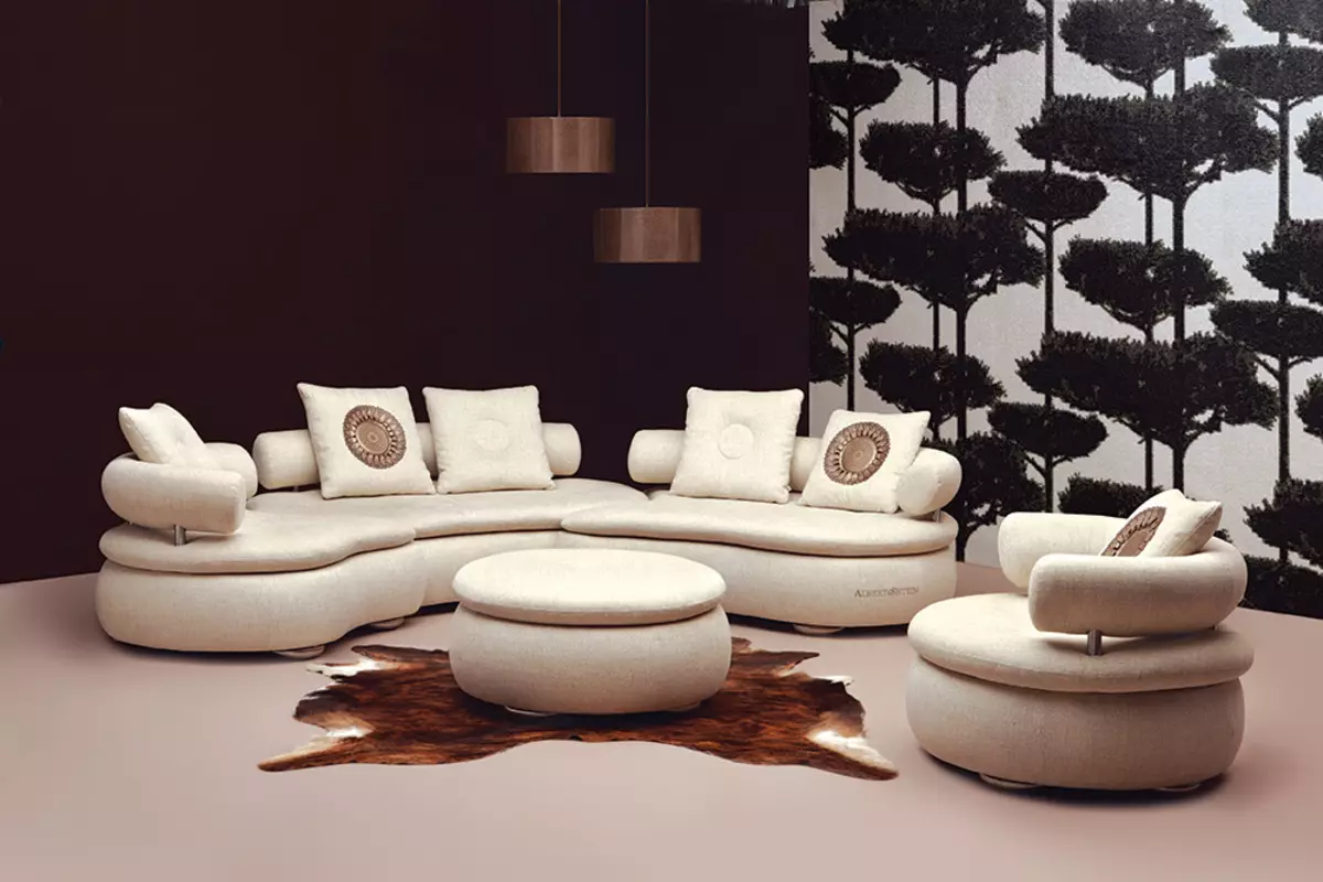Ghế sofa sành điệu (76 ảnh): Màu sắc thời trang. Những vật liệu đang trong thời trang bây giờ? Xu hướng khác, ví dụ trong nội thất 9215_21