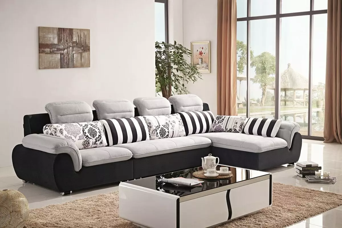 Sofa bergaya (76 foto): Warna modis. Bahan apa yang sedang mode sekarang? Tren lain, contoh dalam interior 9215_39