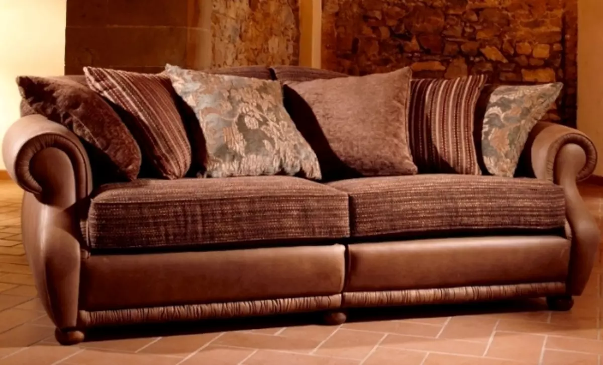 Ghế sofa sành điệu (76 ảnh): Màu sắc thời trang. Những vật liệu đang trong thời trang bây giờ? Xu hướng khác, ví dụ trong nội thất 9215_69