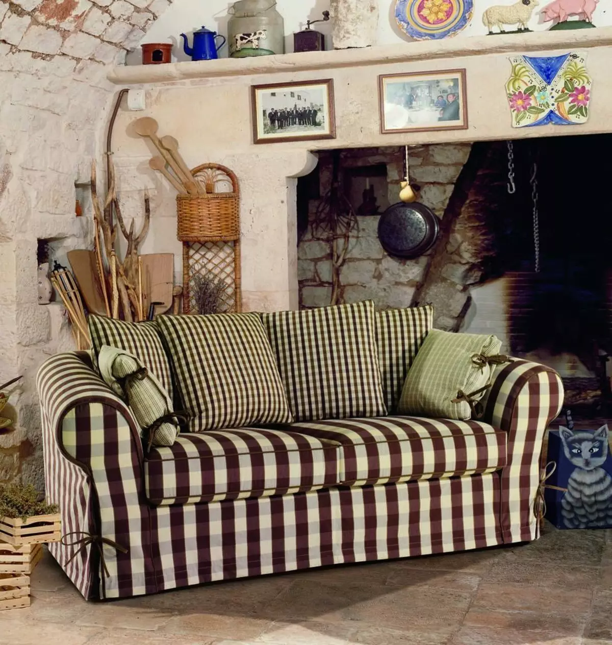 Country Style Sofa: Vinkel og andre modeller. Hvordan plukke opp i interiøret? 9216_8