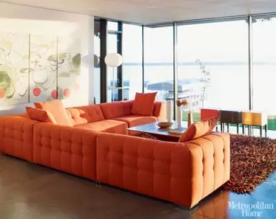 Oranžové pohovky: barevné kombinace v interiéru. Rohové a rovné pohovky. Tapeta pod oranžovou pohovkou 9223_13