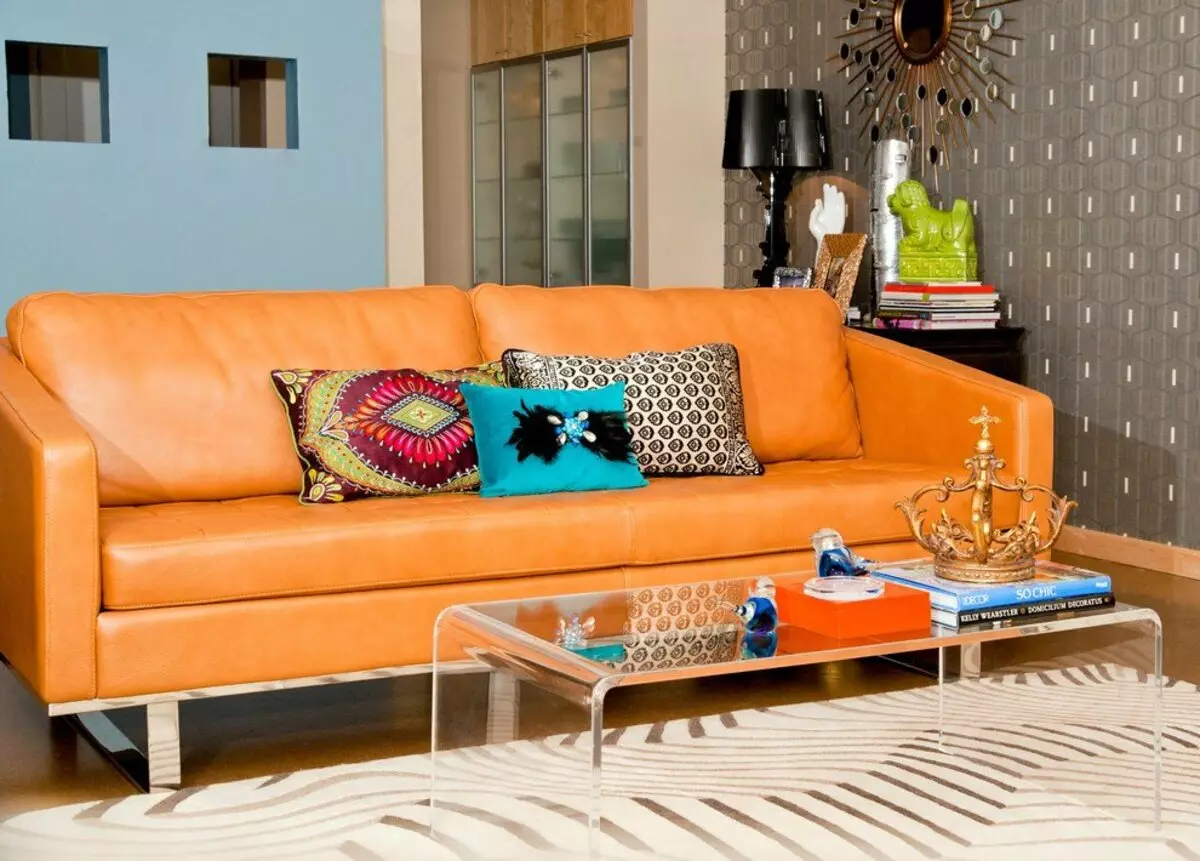 Orange Sofas: Faarfkombinatiounen am Interieur. Eck an direktem Schnouer. Wallpaper ënner engem orange Sofa 9223_6