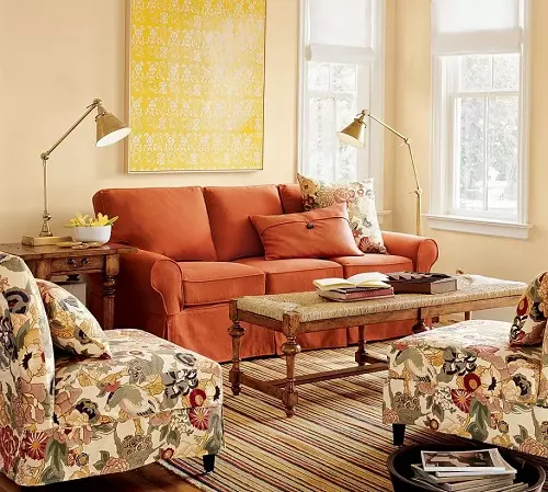 Sofas portokalli: kombinime me ngjyra në brendësi. Qoshe dhe sofas të drejtë. Letër-muri nën një divan portokalli 9223_9