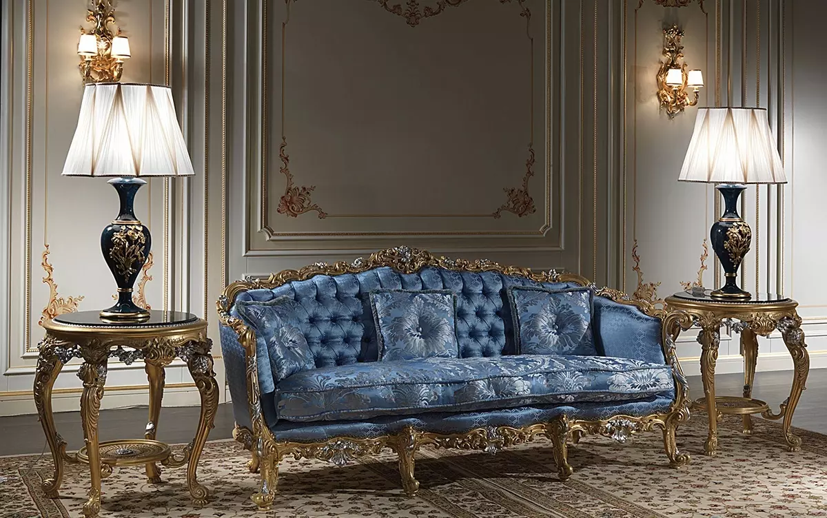Klasiskās dīvāni (74 fotogrāfijas): skaisti dīvāni mūsdienu klasikas stilā, Krievijas ražošana un citu ražotāju mēbeles interjerā 9230_17