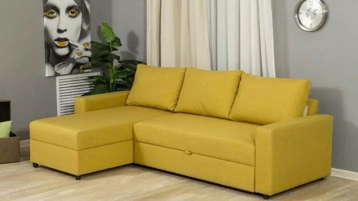 Sofa mù tạt (29 ảnh): Ví dụ trong nội thất. Nó đang đi với gối màu xanh? Rèm nào sẽ phù hợp? 9239_8