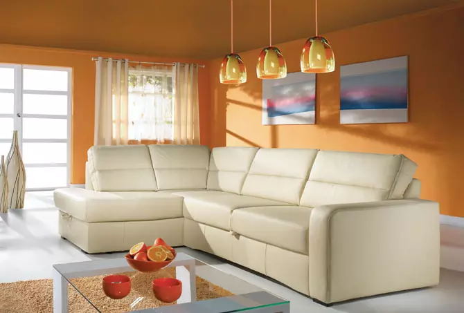 Mūsdienu dīvāns (47 fotogrāfijas): stūris un tiešie modeļi mūsdienu stilā, izvelkot dīvāni gultas un citi 9250_20