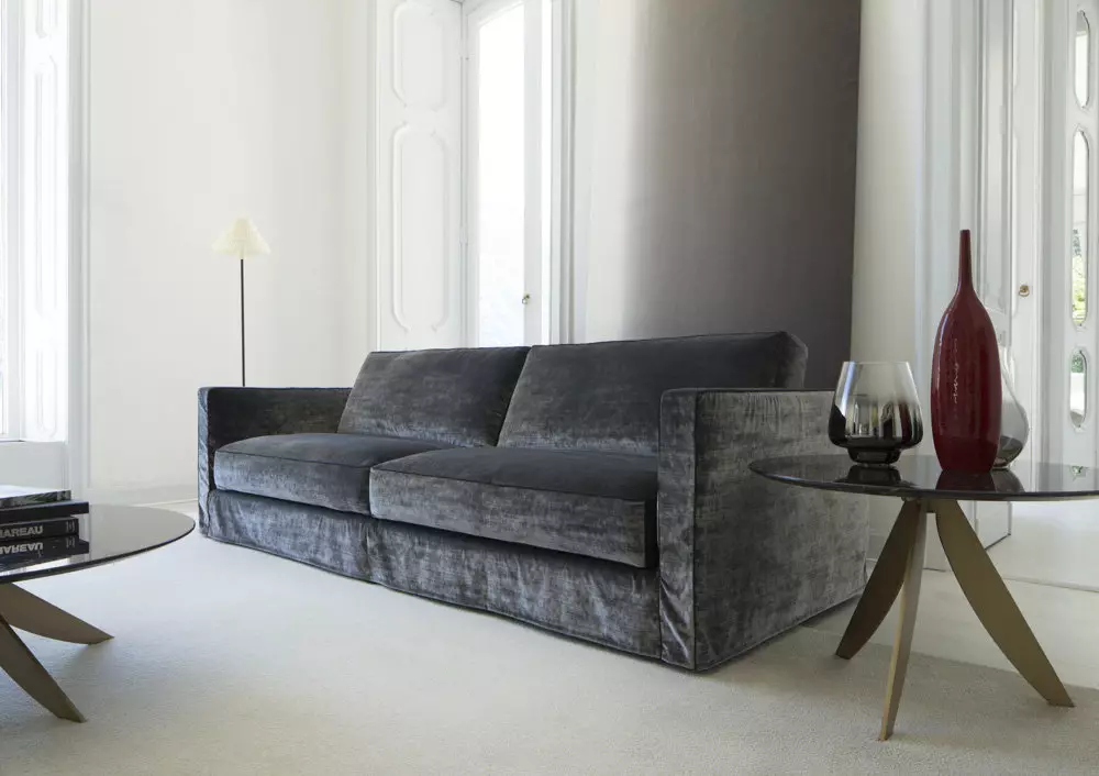Mūsdienu dīvāns (47 fotogrāfijas): stūris un tiešie modeļi mūsdienu stilā, izvelkot dīvāni gultas un citi 9250_32