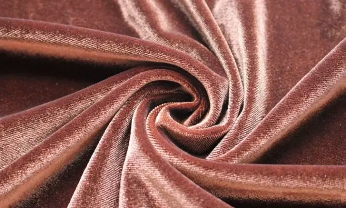 Velvet sofaer (22 billeder): Grøn, blå og modeller af andre farver fra fløjl, hjørne, foldning og andre sofaer med Velvet's polstring i interiøret 9252_18