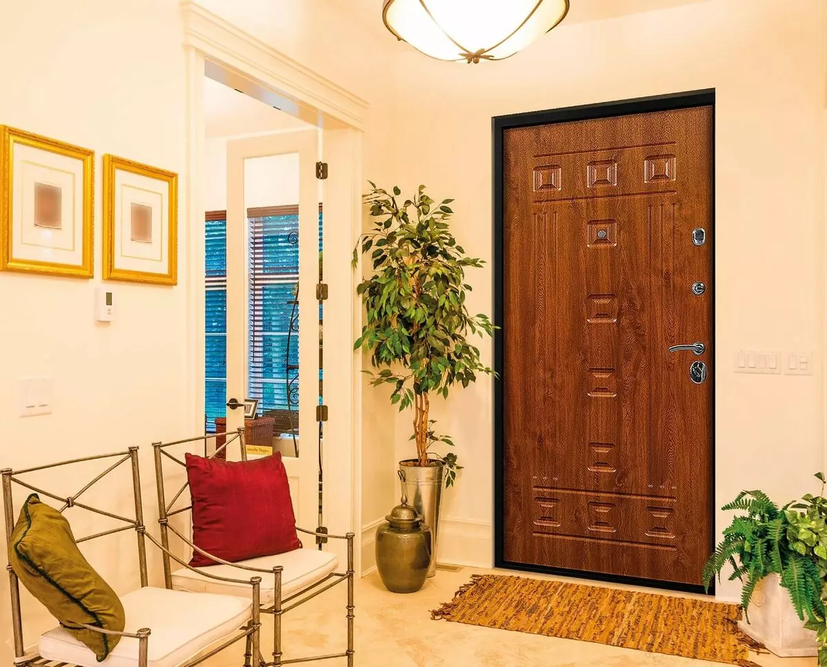 Desain Hallway di rumah pribadi (95 foto): Pendaftaran interior koridor besar dan kecil dengan jendela dan tanpa rumah pedesaan dan musim panas. Pilihan tata letak yang indah 9262_62