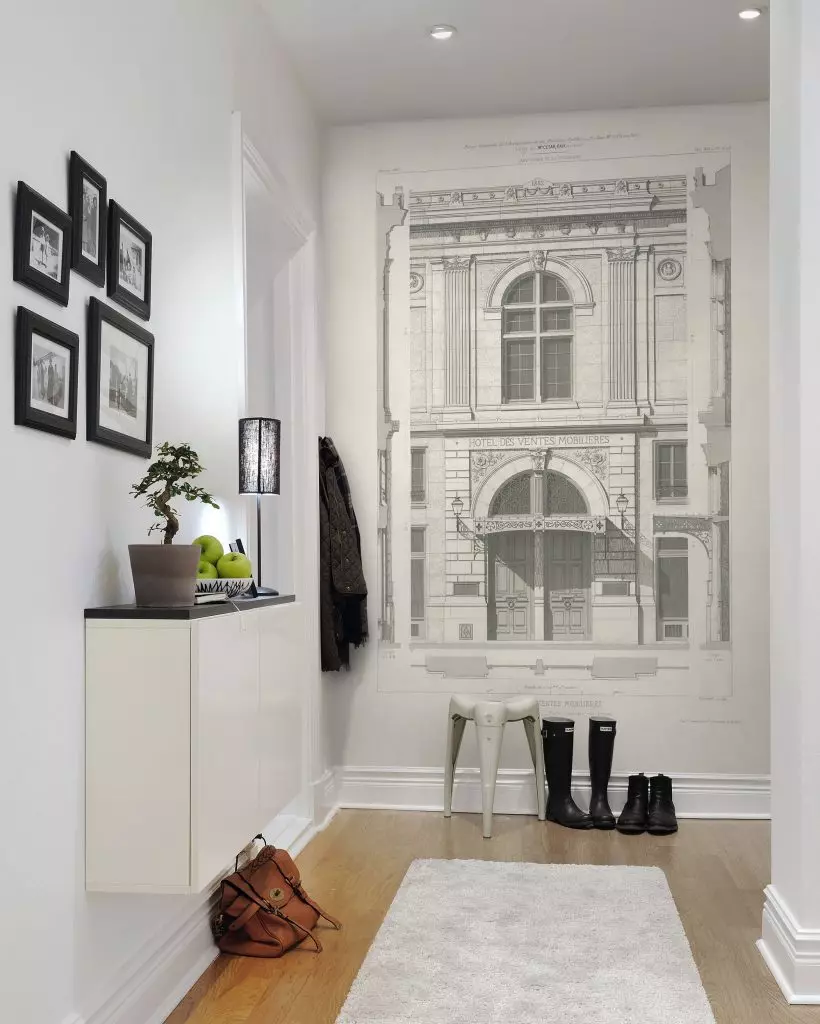 Белата влезна сала (76 фотографии): избор на мебел во коридорот во бело. Дизајн на ходникот во црно-бели и други комбинации во станот 9264_18