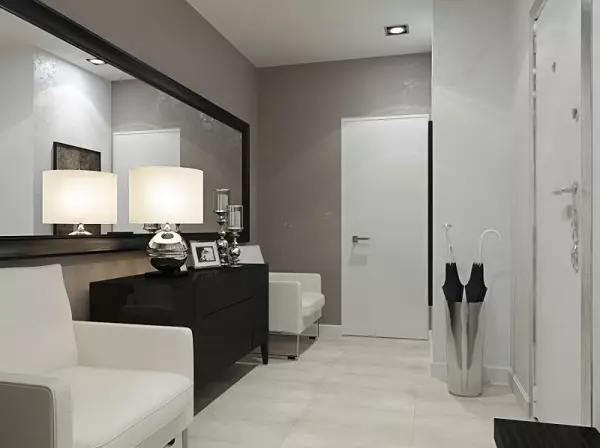 Hall de entrada blanco (76 fotos): Selección de muebles en el pasillo en blanco. Diseño del pasillo en blanco y negro y otras combinaciones en el apartamento. 9264_41