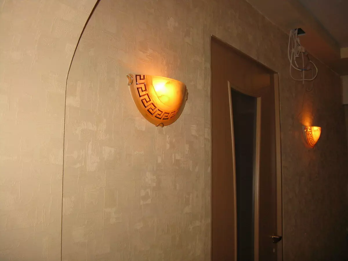 Chandelier no corredor (49 fotos): Escolla lámpadas de teito para un longo corredor, exemplos de candelabros de suspensión moderna no interior 9278_18