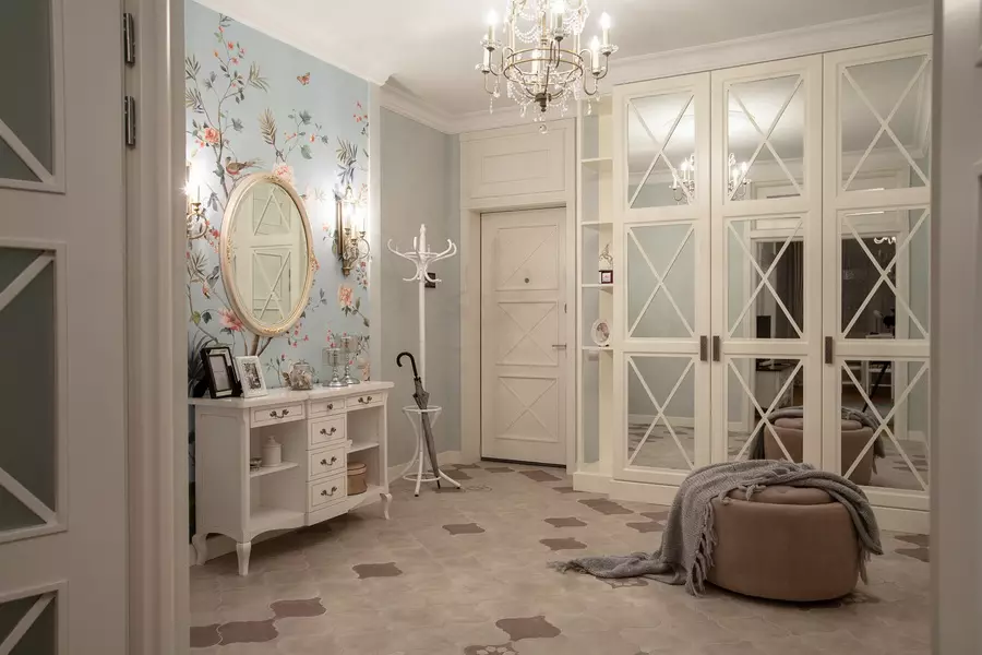 Сала во стилот на Прованса (74 фотографии): внатрешноста на коридорот во бели и други бои, дизајнот на гардеробите и другиот мебел во стилот на Прованса 9279_50