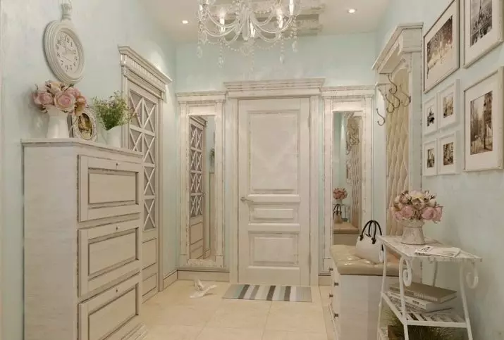 Salla në stilin e Provence (74 foto): Brendësia e korridorit në ngjyra të bardha dhe të tjera, dizajnin e garderobes dhe mobilje të tjera në stilin e Provence 9279_7